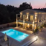 Coral Apartment